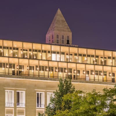 115 Prenez place à une table d’hôtes gastronomique de 12 convives, au cinquième étage de La Caserne Chanzy, face à la cathédrale de Reims.