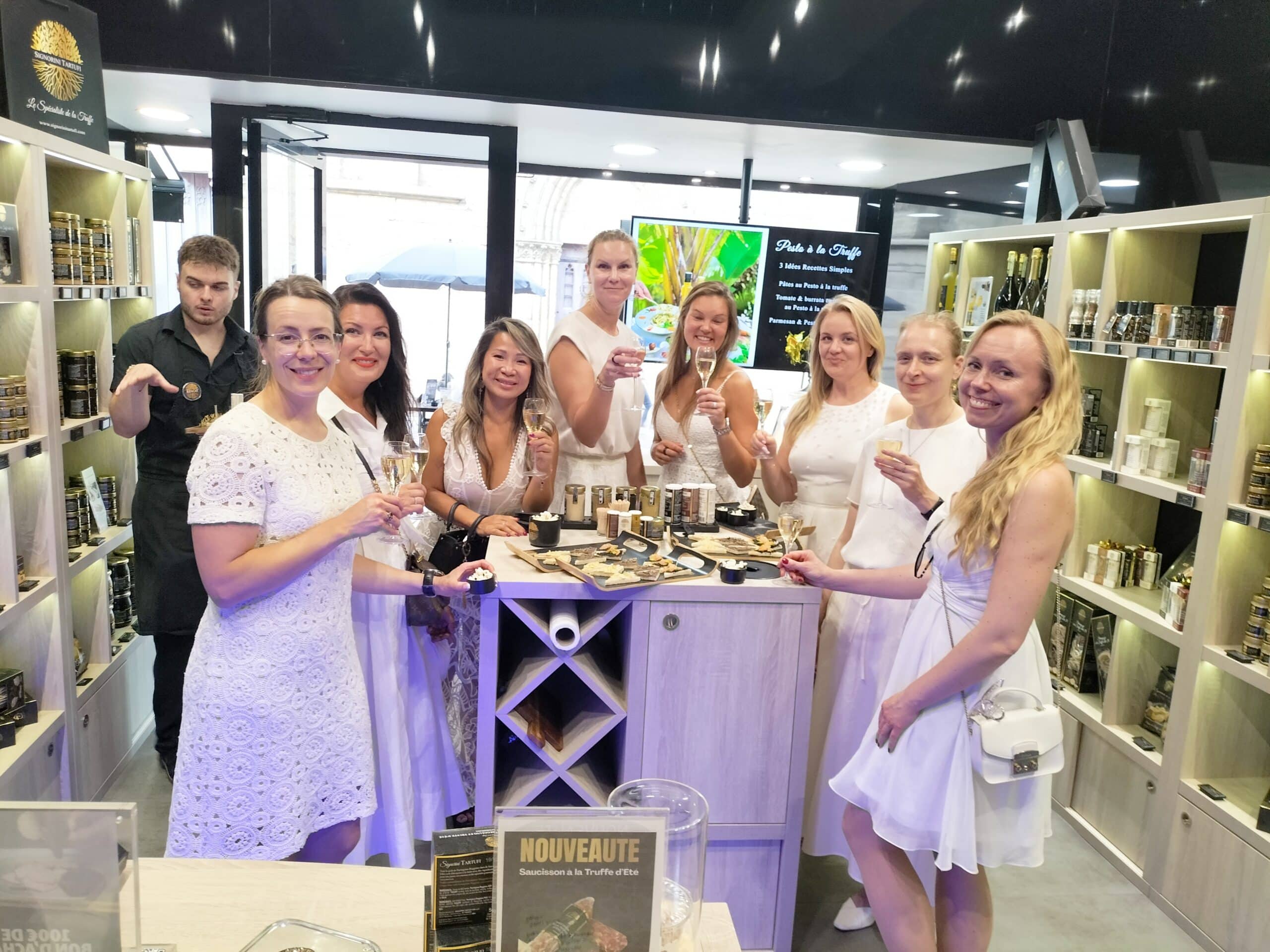 Signorini Tartufi Dégustation de produits à la truffe et de champagne dans la boutique Signorini Tartufi à Reims.