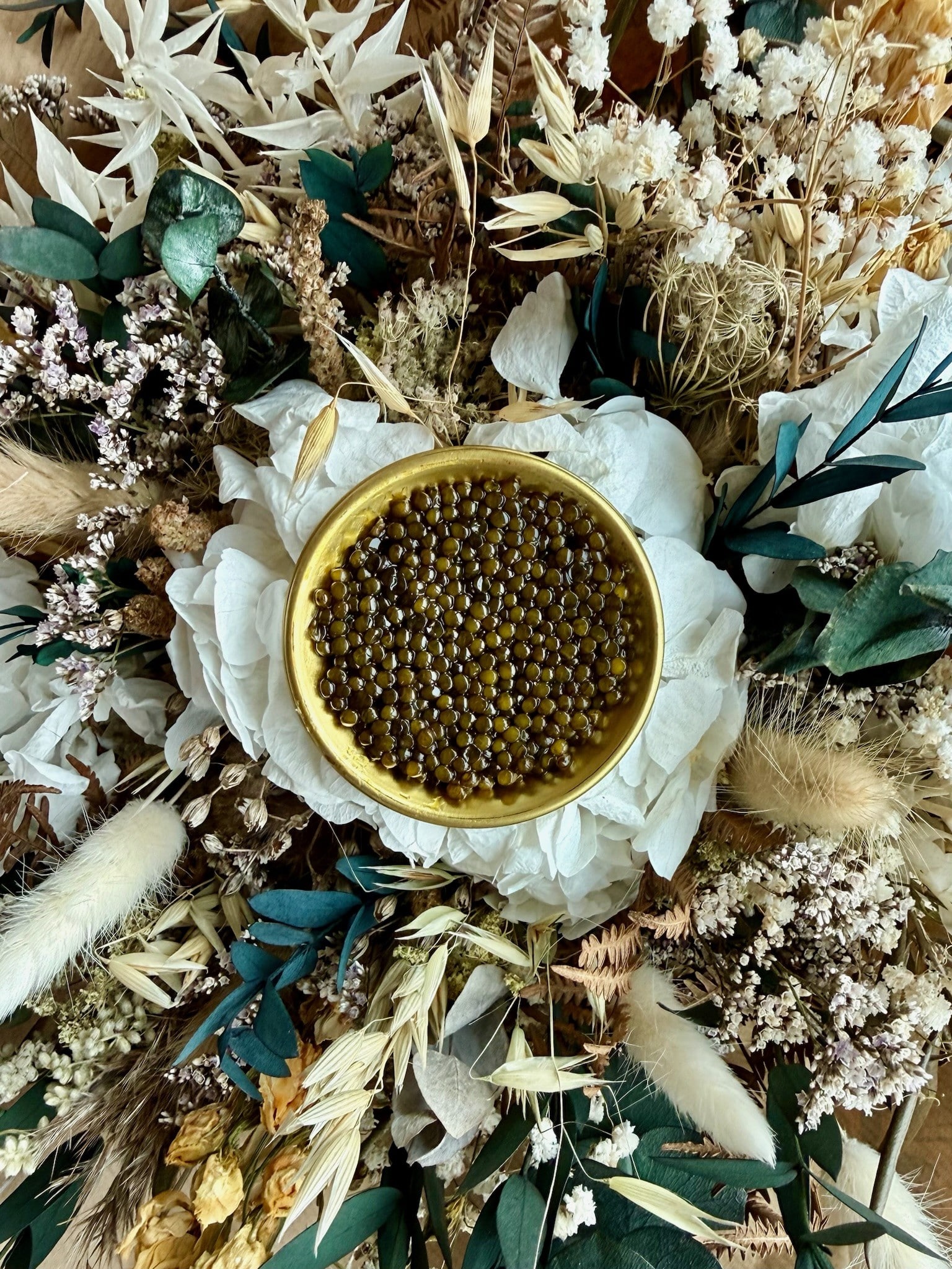 Discover caviar with Caviar des Sacres: enjoy a complimentary tasting and explore the grains, textures, and flavors at the Jardins d’Arcadie.